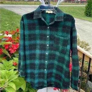 Love Notes women’s long sleeved button up plaid shirt size small